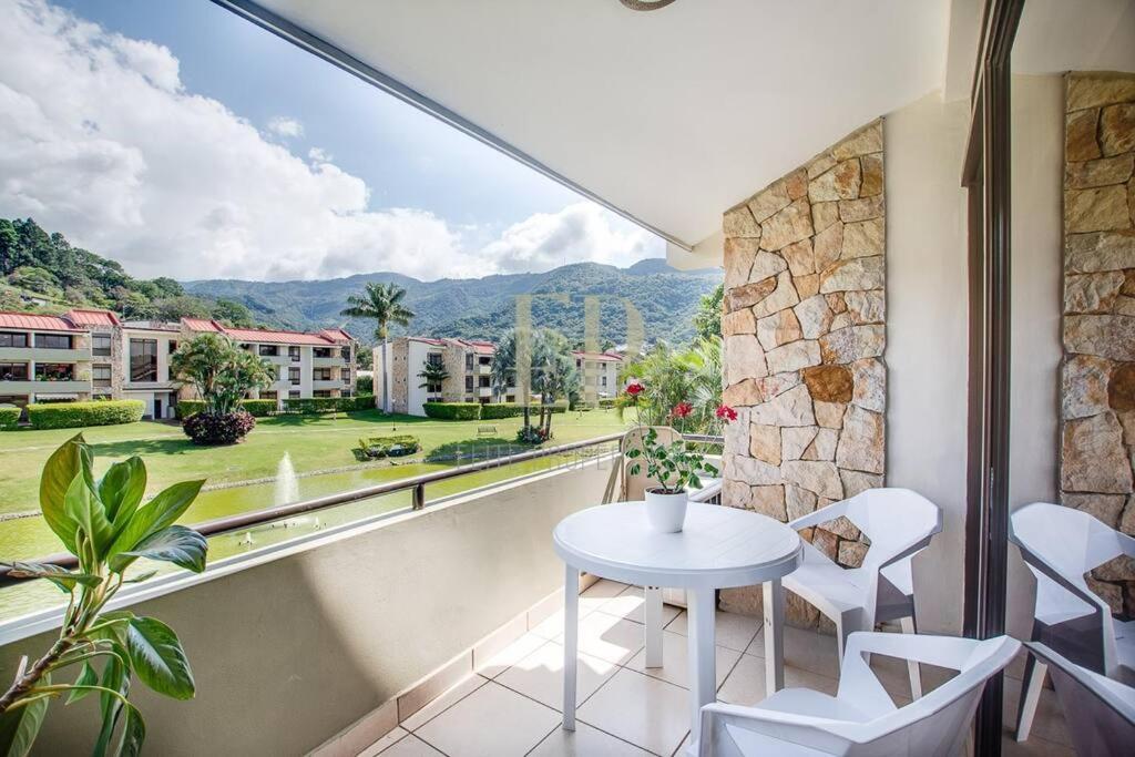 Cr Mariposa Rentals Lakeview Penthouse With Office Space, Pool, Gym, Tennis Santa Ana  Ngoại thất bức ảnh