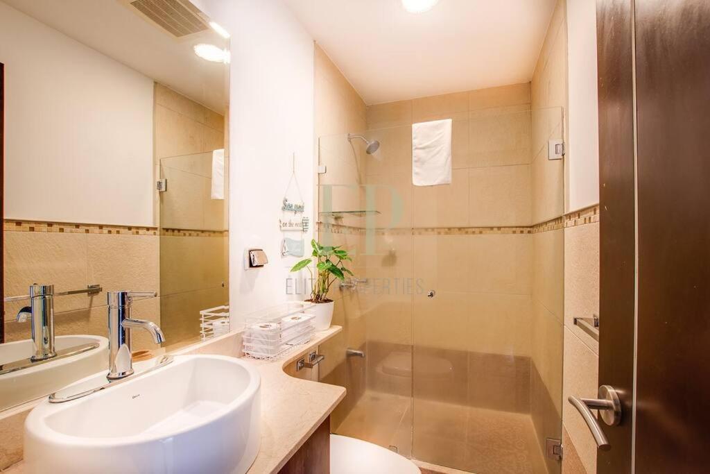 Cr Mariposa Rentals Lakeview Penthouse With Office Space, Pool, Gym, Tennis Santa Ana  Ngoại thất bức ảnh