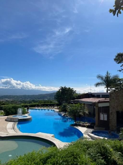 Cr Mariposa Rentals Lakeview Penthouse With Office Space, Pool, Gym, Tennis Santa Ana  Ngoại thất bức ảnh