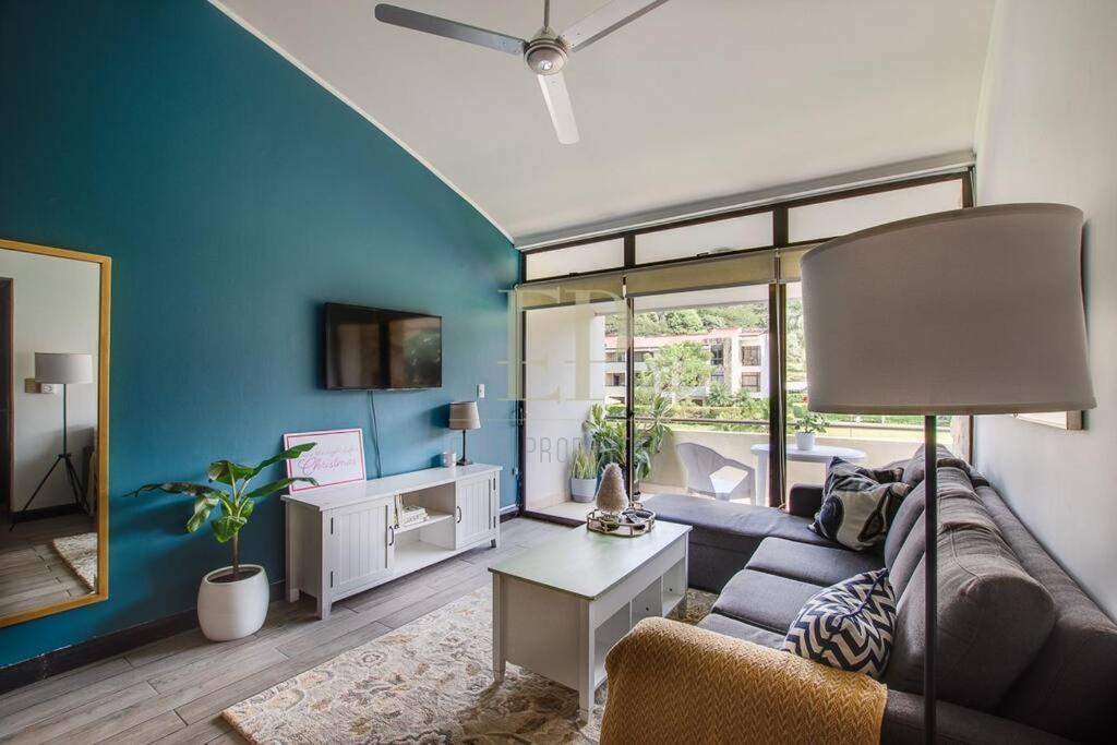 Cr Mariposa Rentals Lakeview Penthouse With Office Space, Pool, Gym, Tennis Santa Ana  Ngoại thất bức ảnh