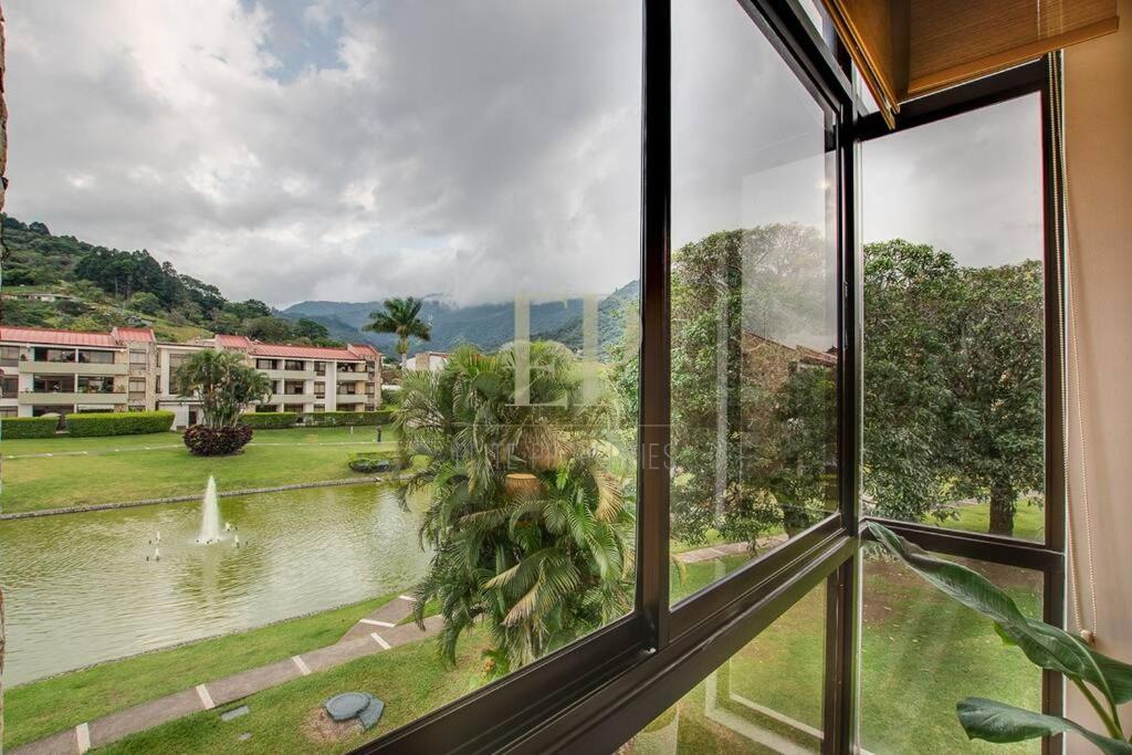 Cr Mariposa Rentals Lakeview Penthouse With Office Space, Pool, Gym, Tennis Santa Ana  Ngoại thất bức ảnh