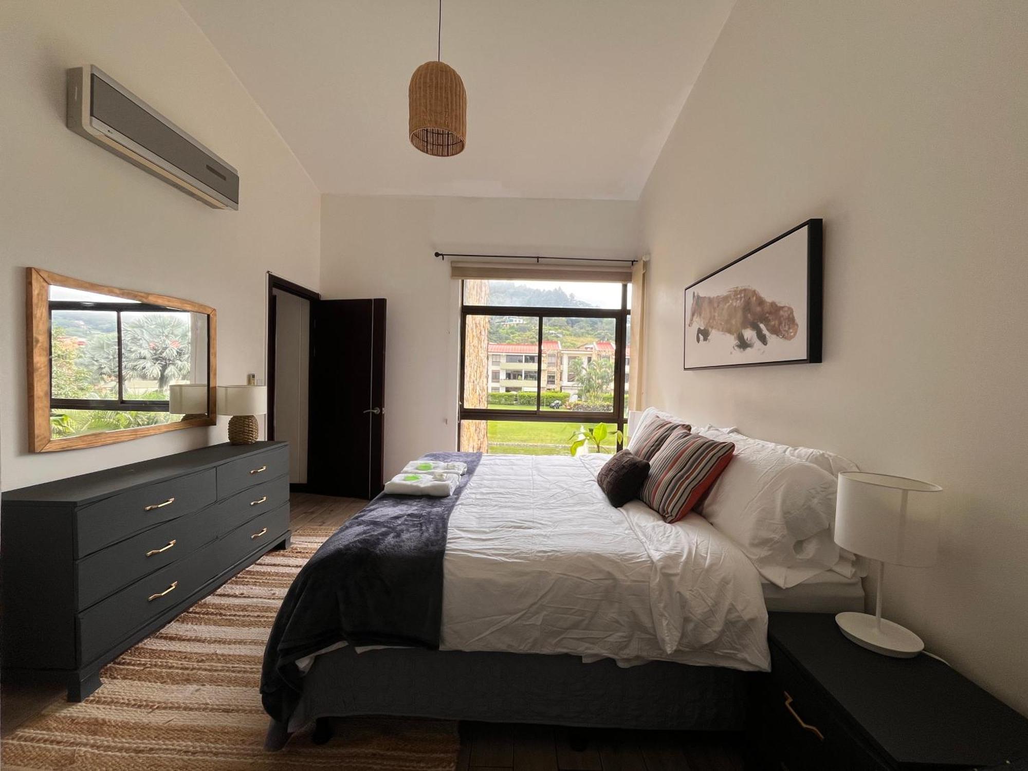 Cr Mariposa Rentals Lakeview Penthouse With Office Space, Pool, Gym, Tennis Santa Ana  Ngoại thất bức ảnh